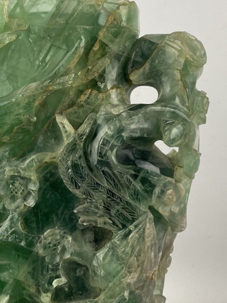 Chine, XXe siècle - Important vase couvert archisant en fluorite verte - Vertic…