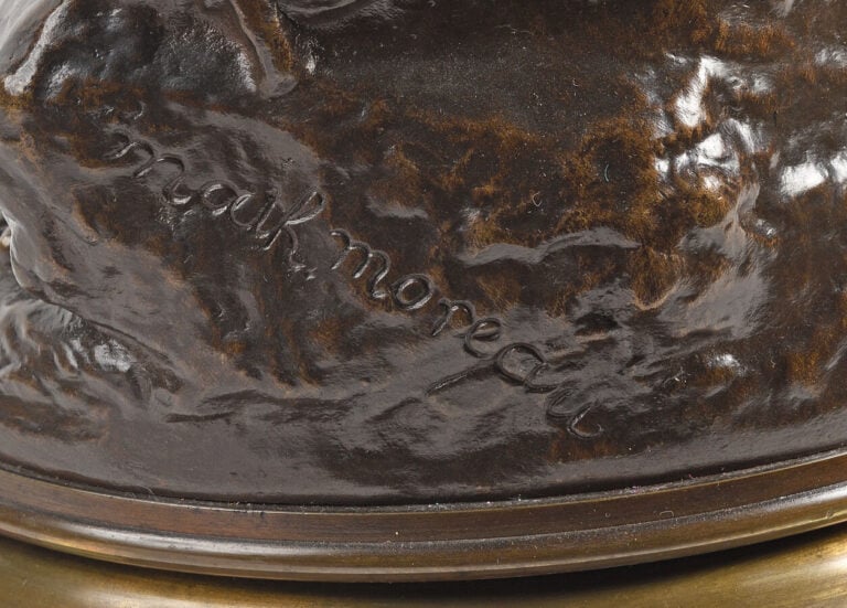 D'après Mathurin MOREAU (1822-1912). Femme. Bronze à patine chocolat sur un soc…