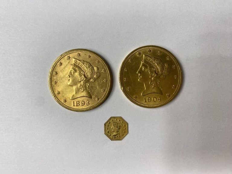 ETATS-UNIS - 2 pièces de 10 dollars or, 1893 et 1904 - Poids total : 33.4 g - O…