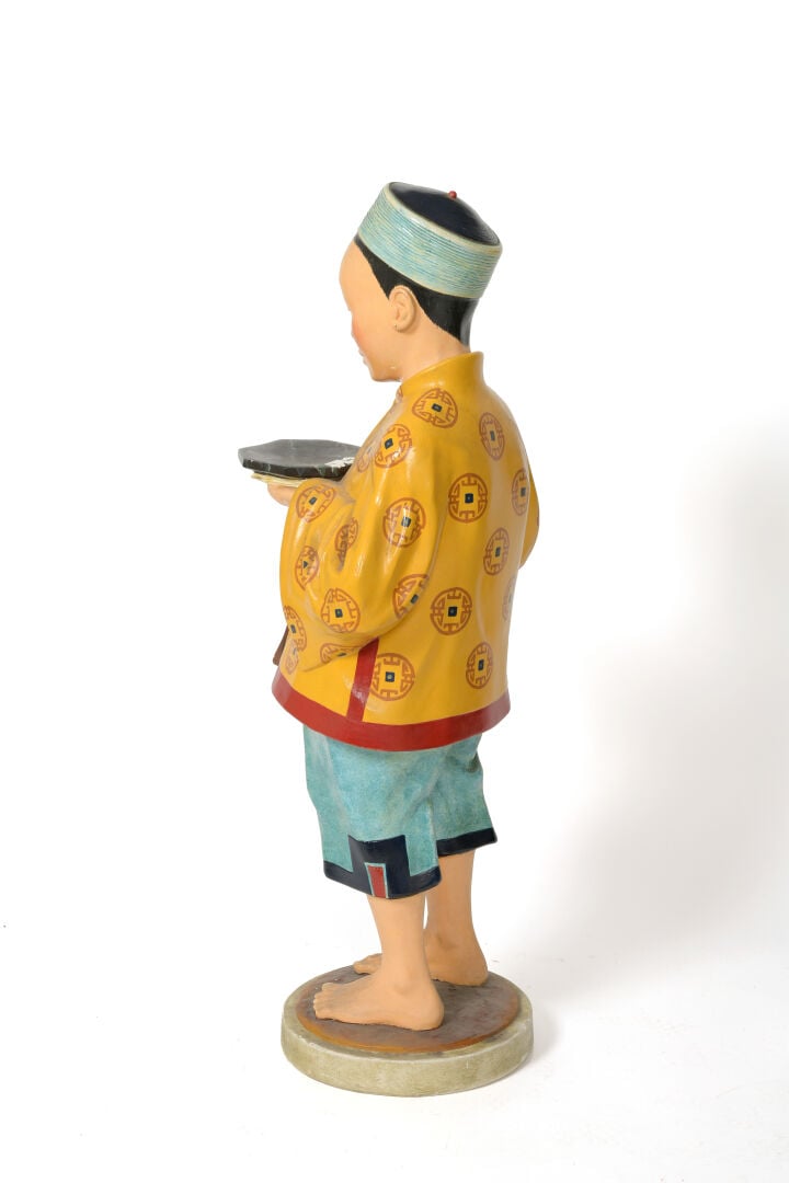 Grand sujet en composition à décor polychrome peint représentant un personnage…