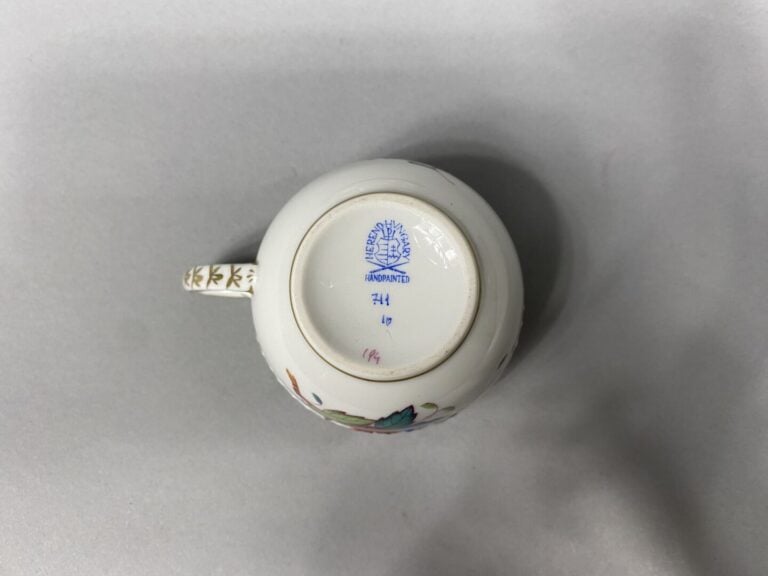 HEREND Hongrie - Service à café tête-à-tête en porcelaine émaillée polychrome à…