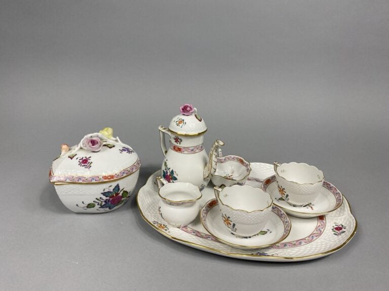 HEREND Hongrie - Service à café tête-à-tête en porcelaine émaillée polychrome à…