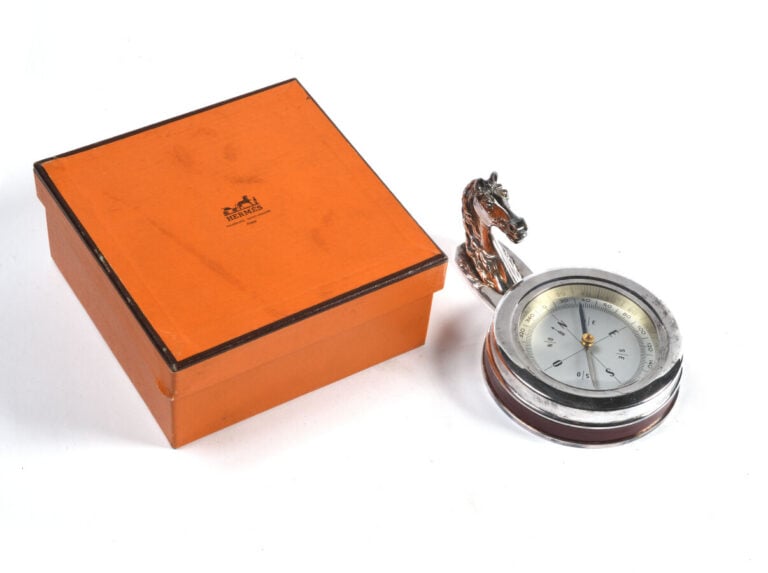 HERMES, Boussole tête de cheval métal argenté.Circa 1970 (avec sa boite)