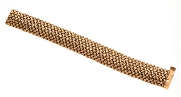 Important bracelet ruban en or 18 carats (750 0/00) à maille tressée. - Travail…