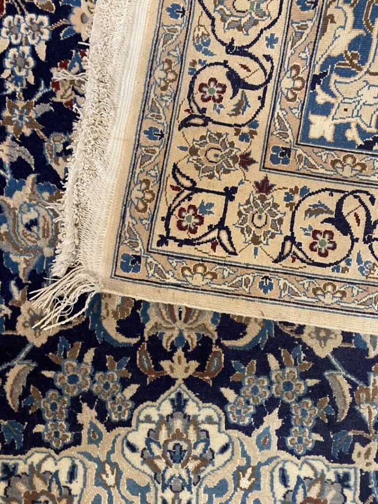 Iran - Tapis en laine de forme rectangulaire, dans le style Naïm, à décor d'un…