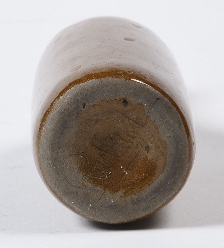 Jacques (1926 - 2008) et Dani RUELLAND (1933 - 2010) Vase bouteille à long col…