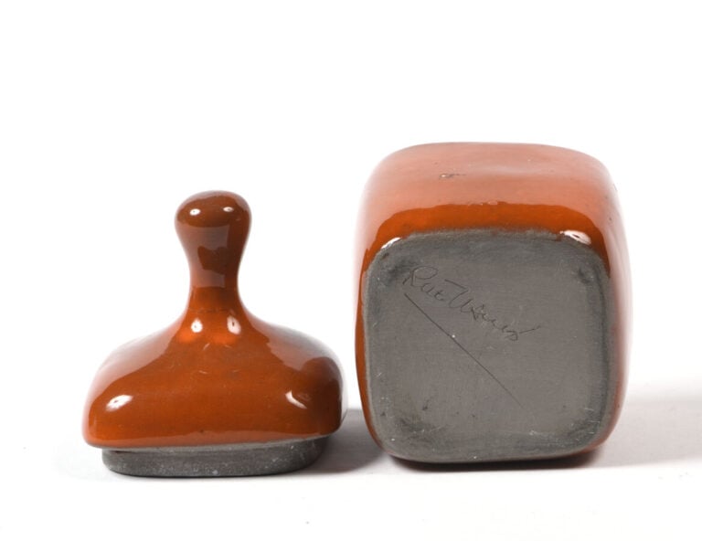 Jacques (1926 - 2008) et Dani RUELLAND (1933 - 2010) Vase couvert en céramique…