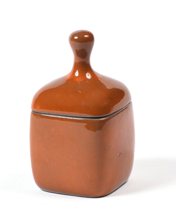 Jacques (1926 - 2008) et Dani RUELLAND (1933 - 2010) Vase couvert en céramique…