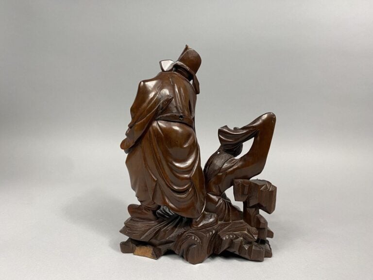 Japon - Groupe sculpté en bois représentant une femme à genoux et un homme - H…