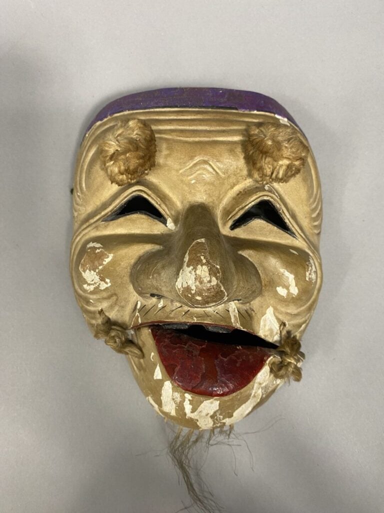 Japon - Masque du théâtre Nô en bois sculpté et laqué représentant Hakushiki-Jo…