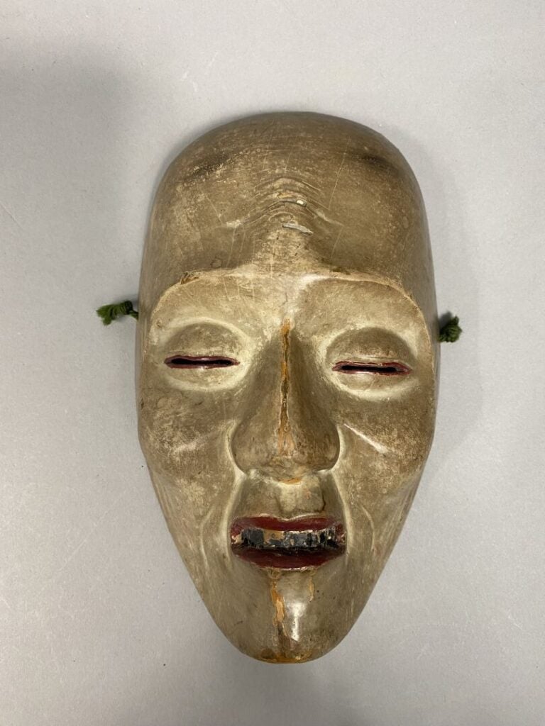 Japon - Masque du théâtre Nô en bois sculpté et laqué représentant UBA,vieille…