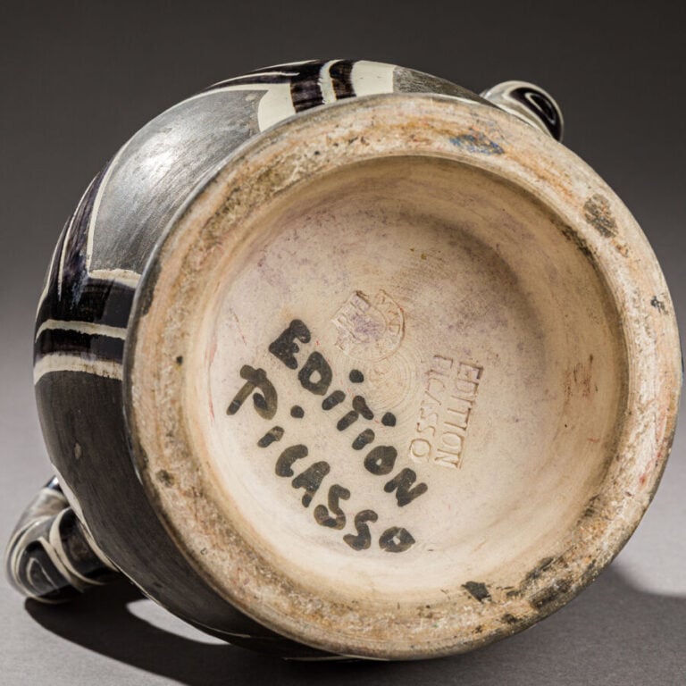 Pablo Picasso - (1881 - 1973) - Vase à deux anses hautes en faïence émaillé à d…