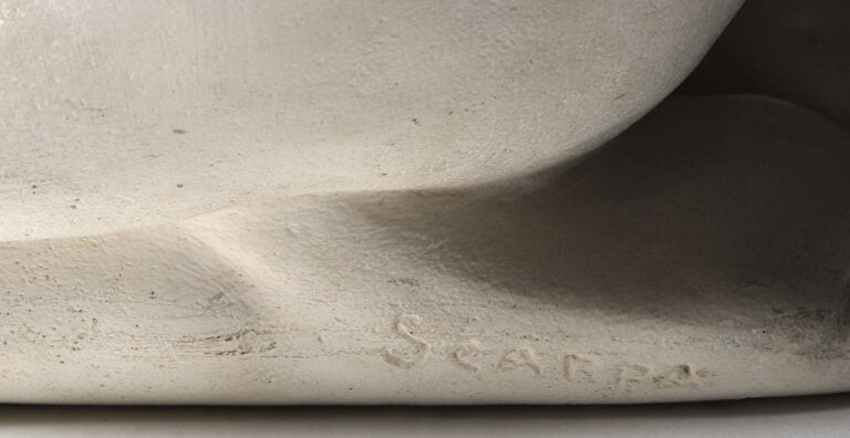 SCARPA. Femme Vietnamienne. Pierre blanche reconstituée. - H : 60 cm