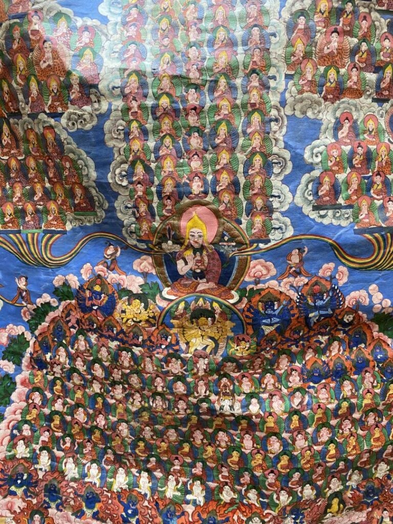 Tibet - Grand thangka peint sur tissu représentant Tsongkhapa et l'arbre refuge…