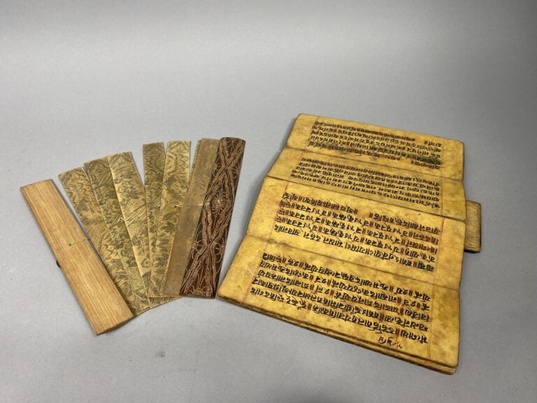 Tibet - Livret de prière portatif manuscrit en sanskrit - L : 21 cm - (reliure…