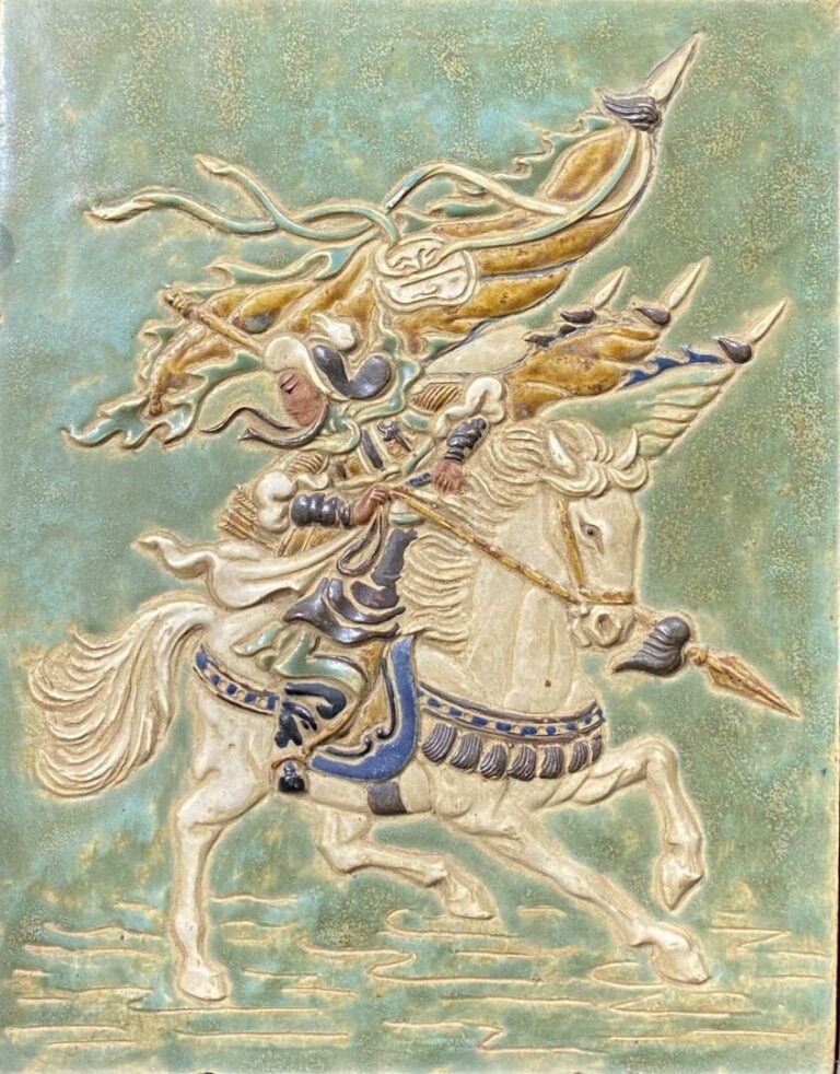Vietnam, Bien Hoa - Plaque en grès émaillé Bien Hoa représentant un cavalier br…