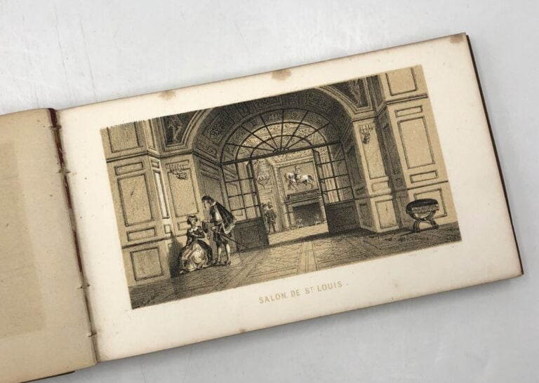 Album « Souvenir de Fontainebleau » à couverture en bois clair imprimé, contena…