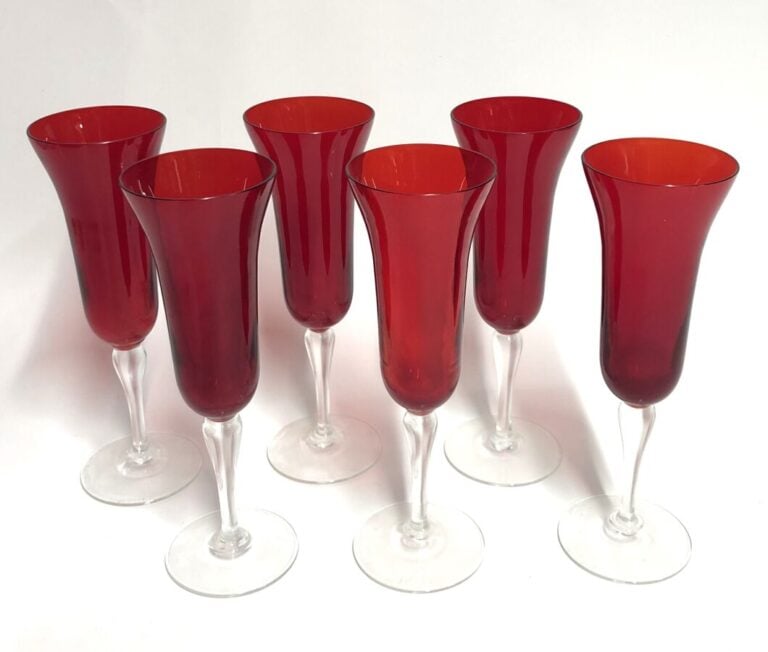 BACCARAT - 11 flûtes à champagne en cristal Baccarat. H : 23,5 cm - + on joint…