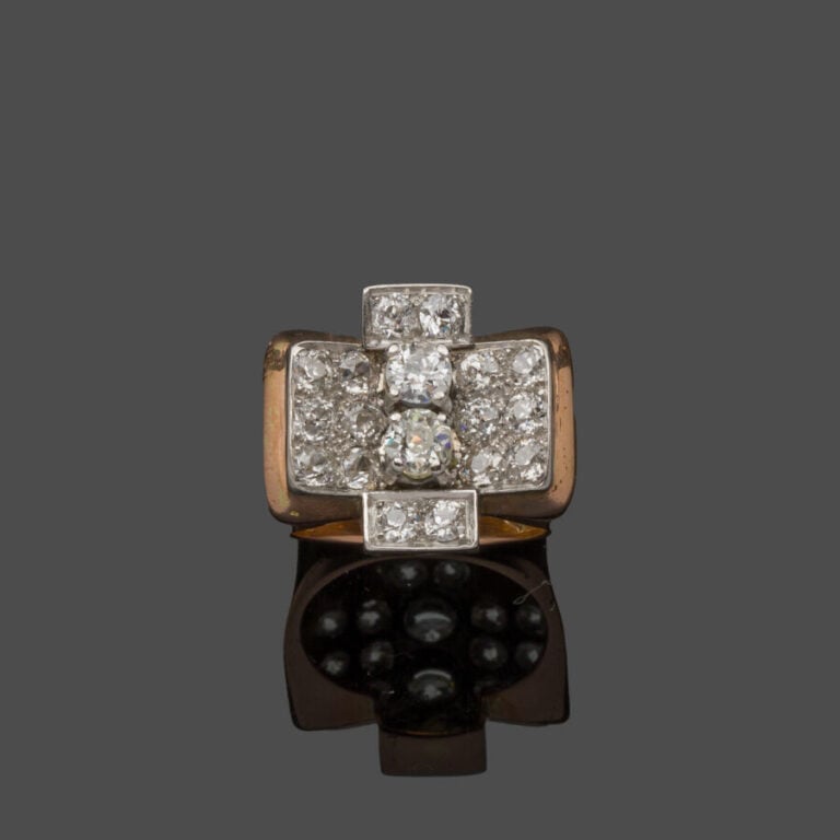 BAGUE "Tank cruciforme" incurvée en platine (min. 800‰) et or rose (750‰) serti…
