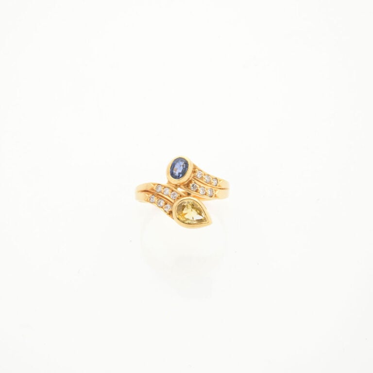BAGUE "toi et moi" en or jaune (750‰) serti d'un saphir ovale et d'un saphir ja…