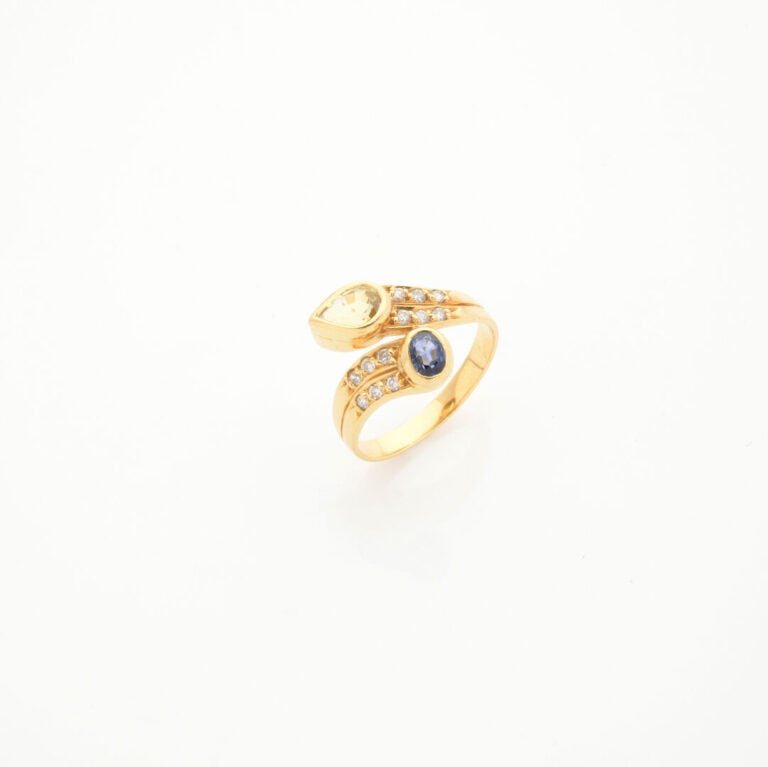 BAGUE "toi et moi" en or jaune (750‰) serti d'un saphir ovale et d'un saphir ja…