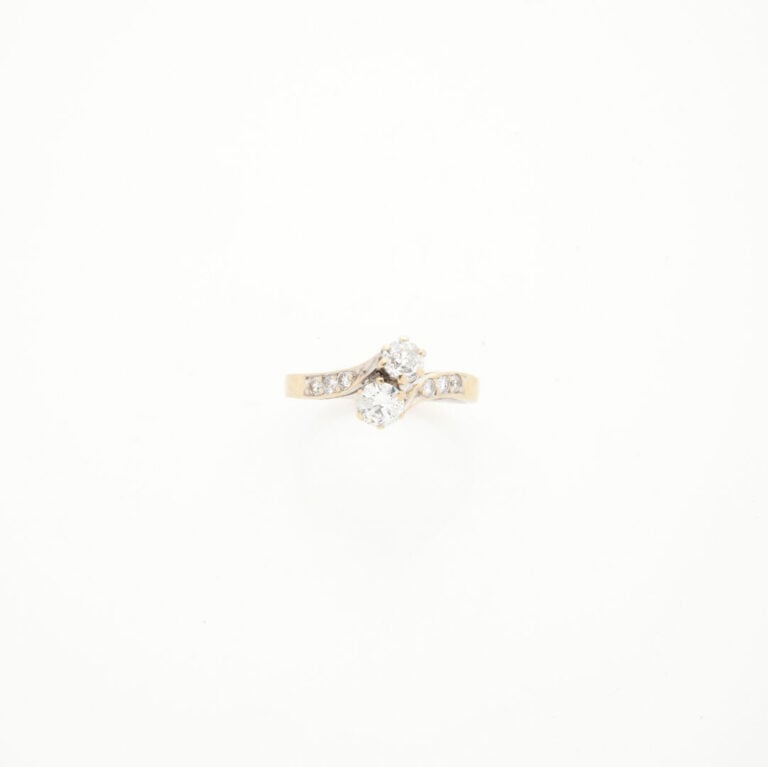 BAGUE « Toi & Moi » en or jaune et or gris (750‰) serti de diamants taille bril…