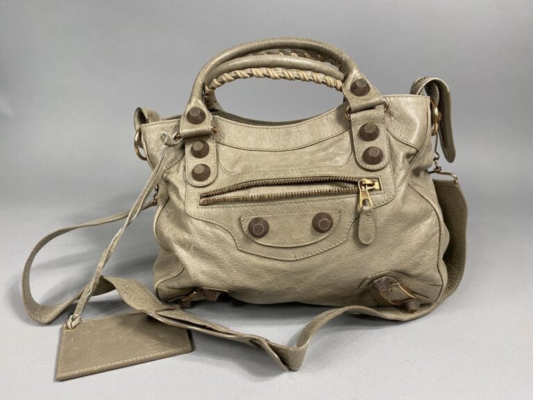 BALENCIAGA - Sac « Vélo » en cuir gris beige,bandoulière amovible en cuir coord…