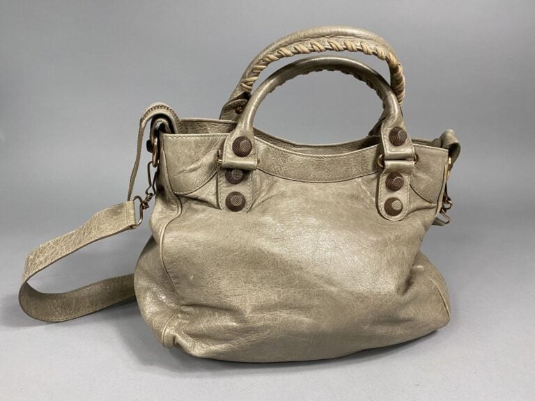 BALENCIAGA - Sac « Vélo » en cuir gris beige,bandoulière amovible en cuir coord…