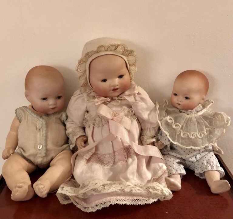 Bébés Armand Marseille, H : 20, 21, 25 cm. Allemagne - Tête en biscuit pleine.…