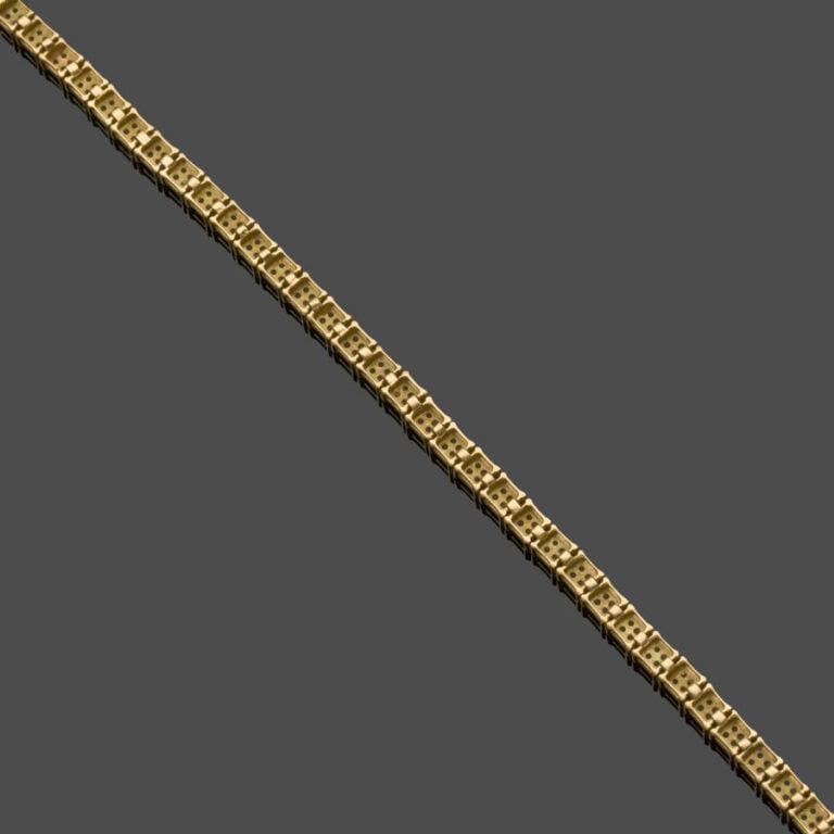 BRACELET articulé à motifs carrés, en or jaune (750‰) serti de petits diamants…