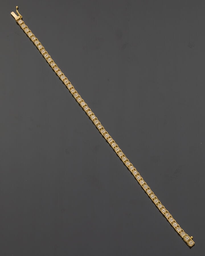 BRACELET articulé à motifs carrés, en or jaune (750‰) serti de petits diamants…