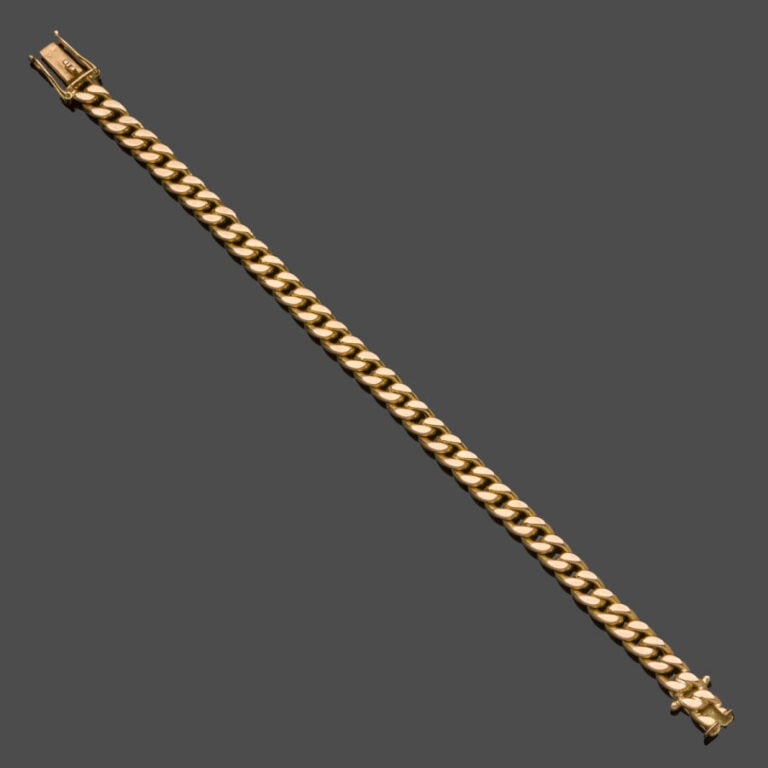 BRACELET en or jaune (750‰) à maille gourmette limée. - Long. : 17,5 cm. Larg.…