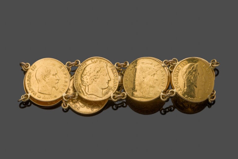 BRACELET en or jaune (750‰) composé de huit pièces de 10 FF en or (900‰) compre…