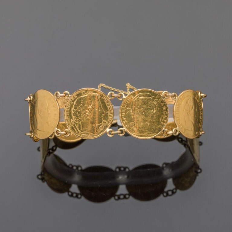 BRACELET en or jaune (750‰) composé de huit pièces de 10 FF en or (900‰) compre…