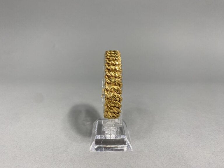 Bracelet en or jaune (750) creux à maille américaine, fermoir cliquet et huit d…