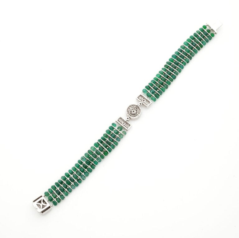 BRACELET souple en or gris (750‰) composé de trois rangs de perles d'émeraude t…