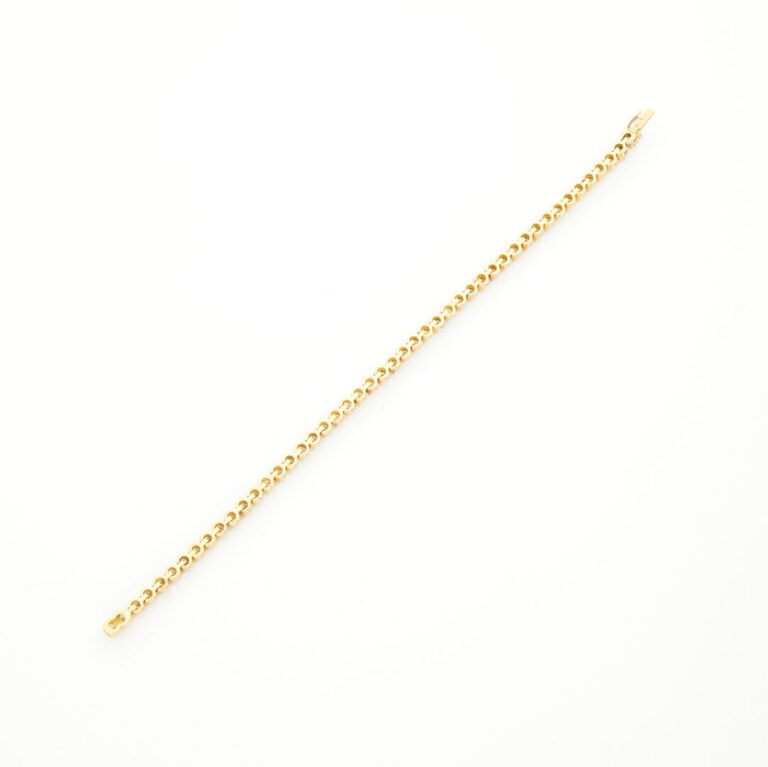BRACELET "tennis" en or jaune (750‰) serti d'un alignement de 47 diamants taill…