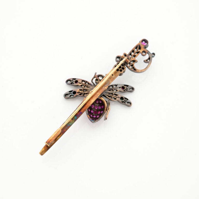 BROCHE barrette en or jaune (750‰) et argent (min. 800‰) à décor d'insecte et é…