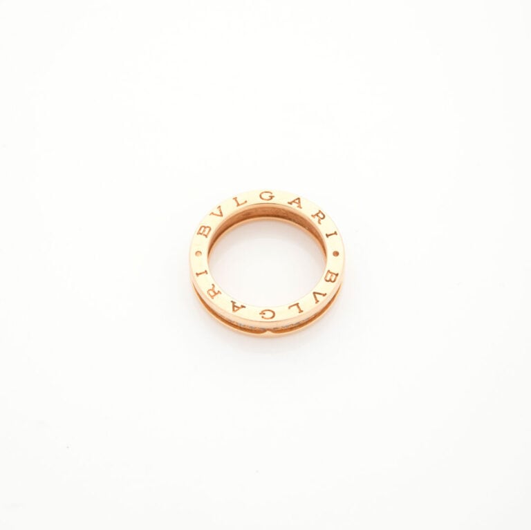 BULGARI - ALLIANCE, modèle "B., Zero" en or rose (750‰) gravé et serti d'un ali…