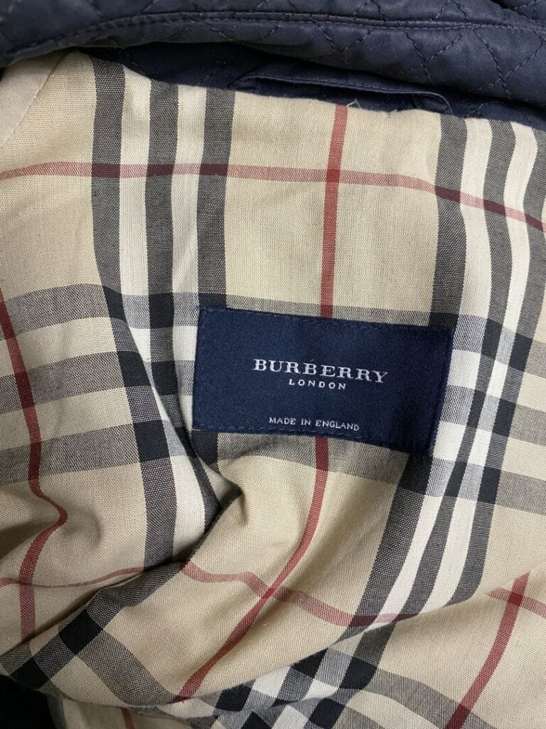 BURBERRY - Manteau droit matelassé bleu marine avec capuche amovible - Taille 4…