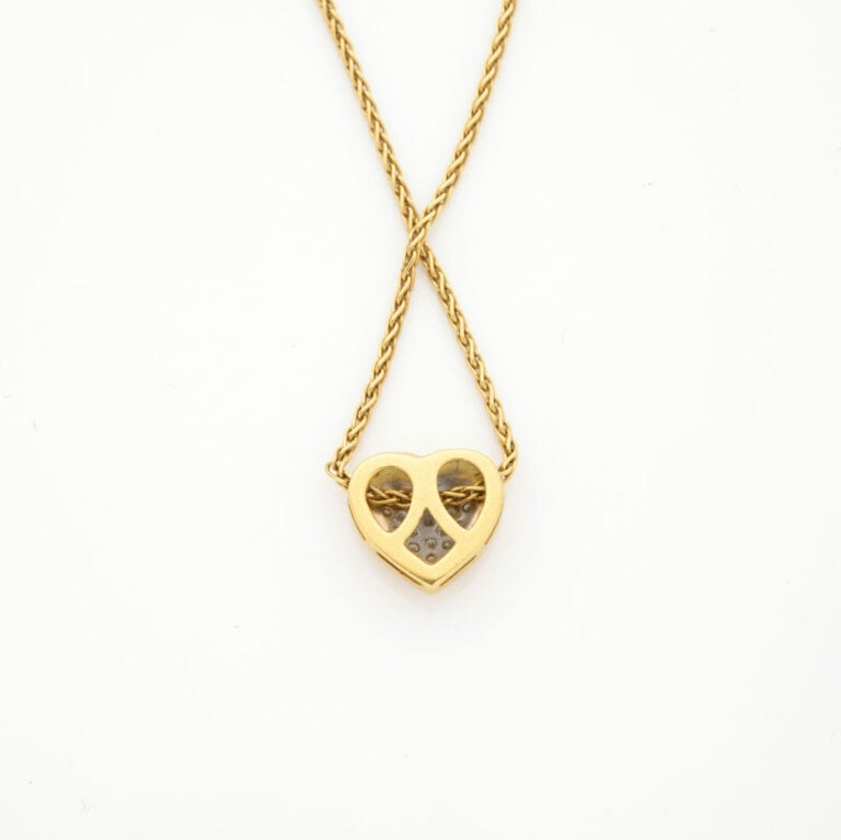 CHAINE torsadée en or jaune (750‰) retenant un motif coeur pavé de diamants tai…