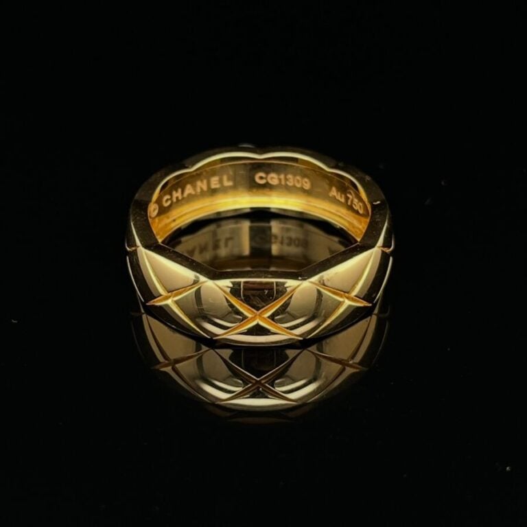 CHANEL. - BAGUE Modèle "Coco Crush" en or jaune (750‰) matelassé - Signée CHANE…