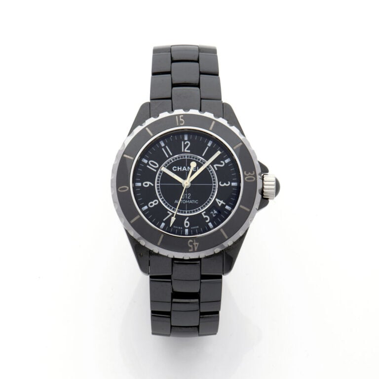 CHANEL - BRACELET MONTRE ronde grand modèle "J12", en céramique noire. Cadran n…