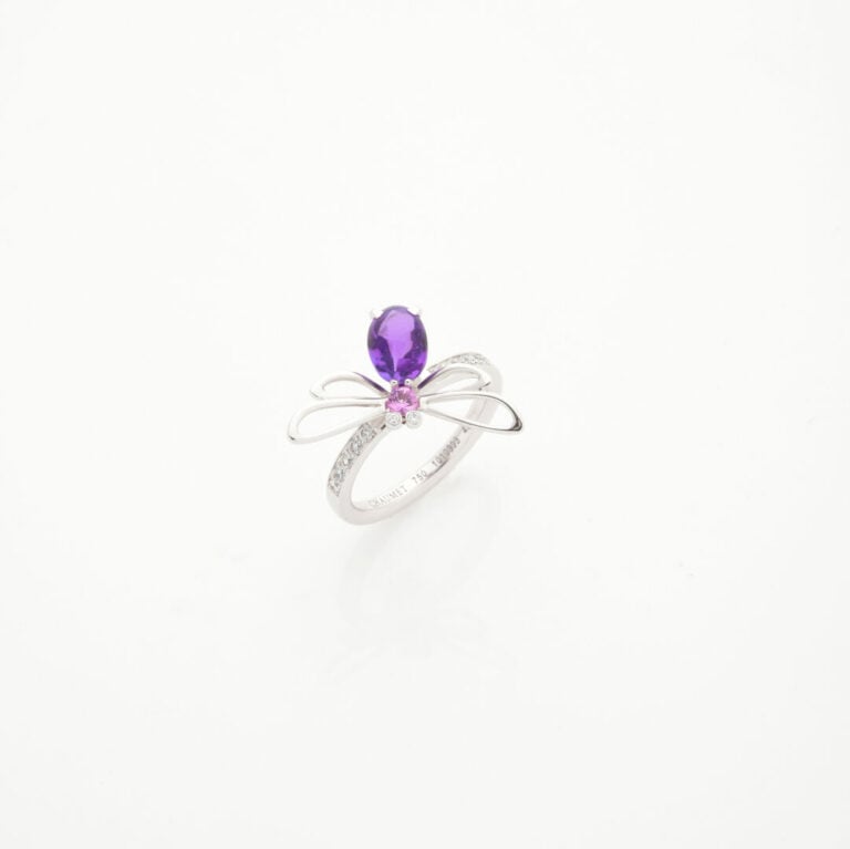 CHAUMET - BAGUE, modèle "Attrape-moi si tu m'aimes" en or gris (750‰) figurant…