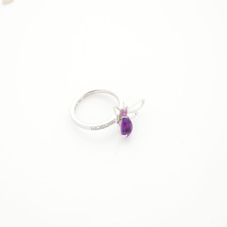 CHAUMET - BAGUE, modèle "Attrape-moi si tu m'aimes" en or gris (750‰) figurant…