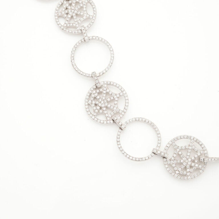 CHAUMET - BRACELET, modèle "Attrape-moi si tu m'aimes" en or gris (750‰) ajouré…