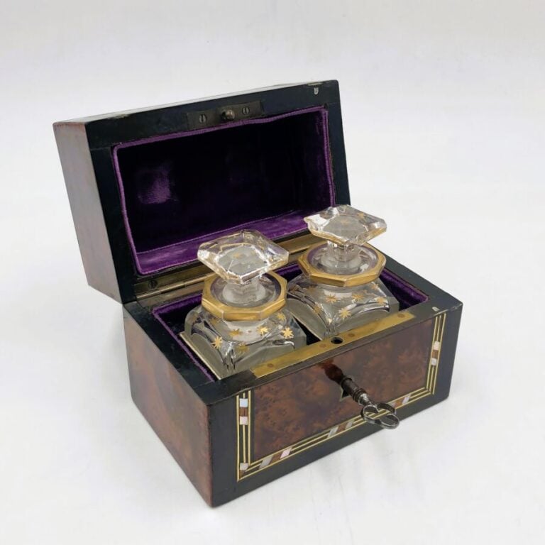 Clichy.Coffret odeurs de style Boulle en bois noir a incrustation de filets de…