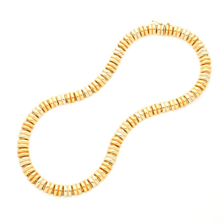 COLLIER ras de cou en or (750‰) trois tons à maillons articulés godronnés. - Ve…
