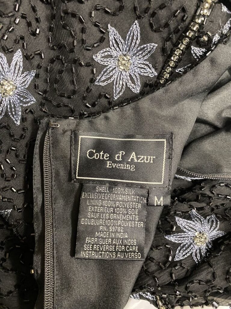 CÔTÉ D'AZUR EVENING - Top en soie noire brodé de perles noires grises à décor d…