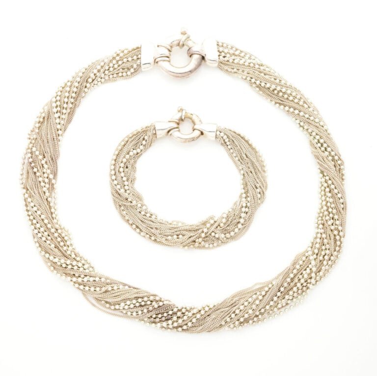 DEMI-PARURE en argent (min. 800‰) comprenant un COLLIER et un BRACELET composés…